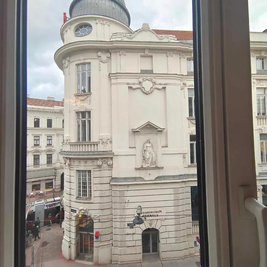Large 4 Room Apartment In The Center Of Wien