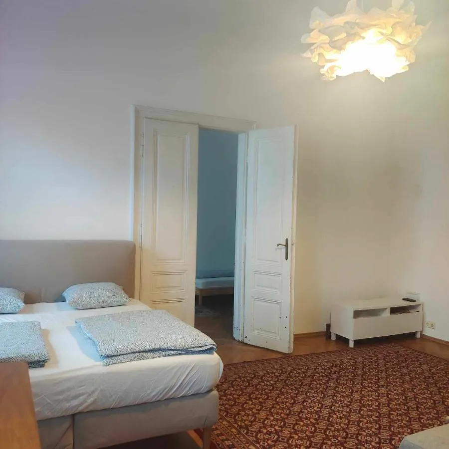 Large 4 Room Apartment In The Center Of Wien