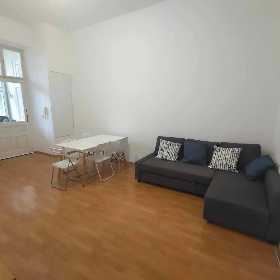 Large 4 Room Apartment In The Center Of فيينا 0*,  النمسا