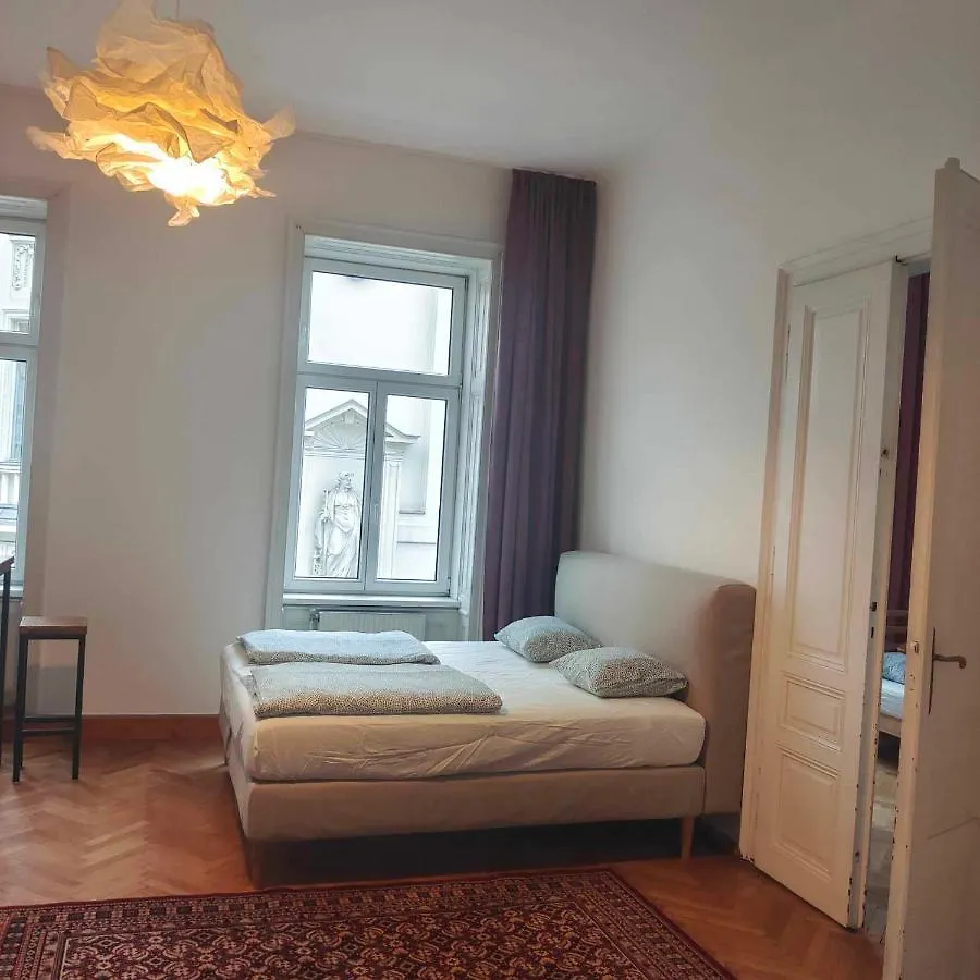 Large 4 Room Apartment In The Center Of فيينا النمسا