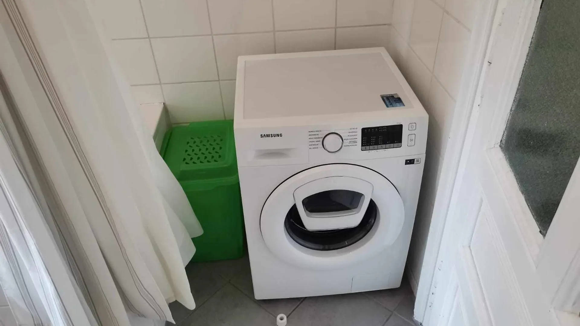 Large 4 Room Apartment In The Center Of Wien